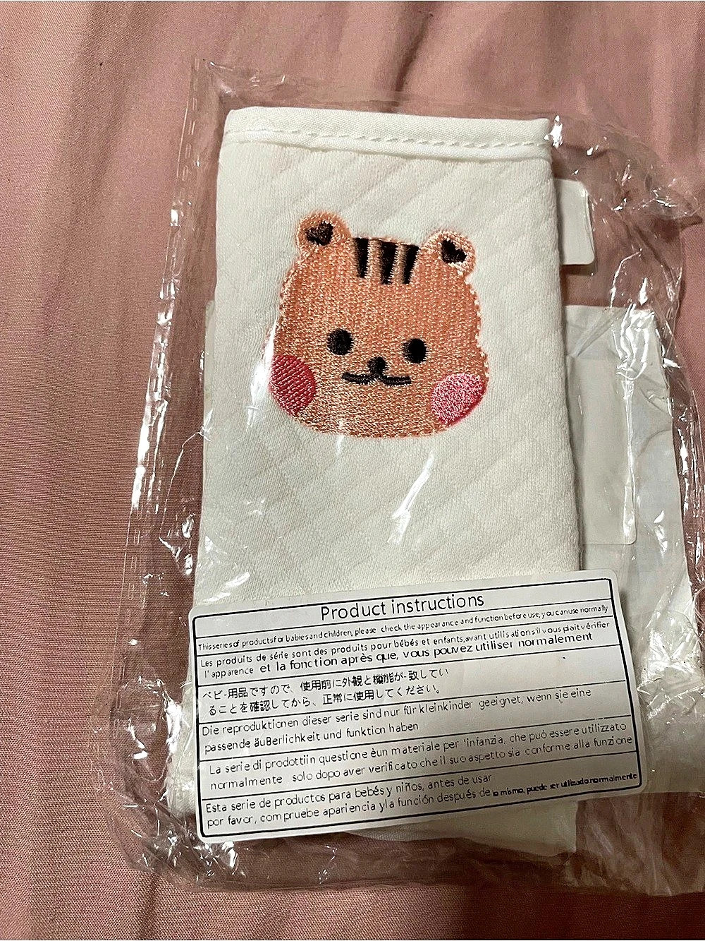 NWT Baby seat belt/car seat belt cover. White with tiger face. Velcro closure